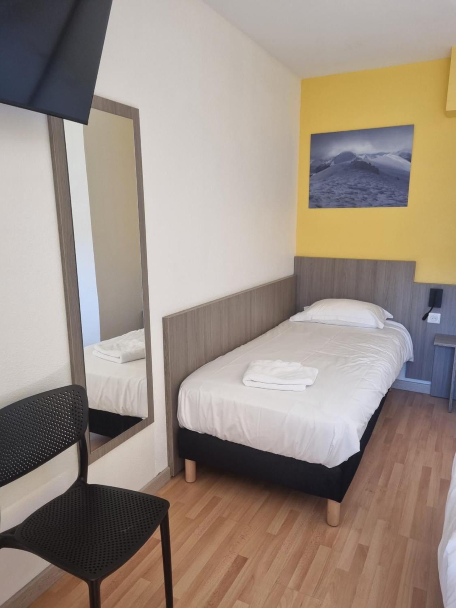 The Originals Access, Hotel Le Lutea Riom-es-Montagnes ภายนอก รูปภาพ